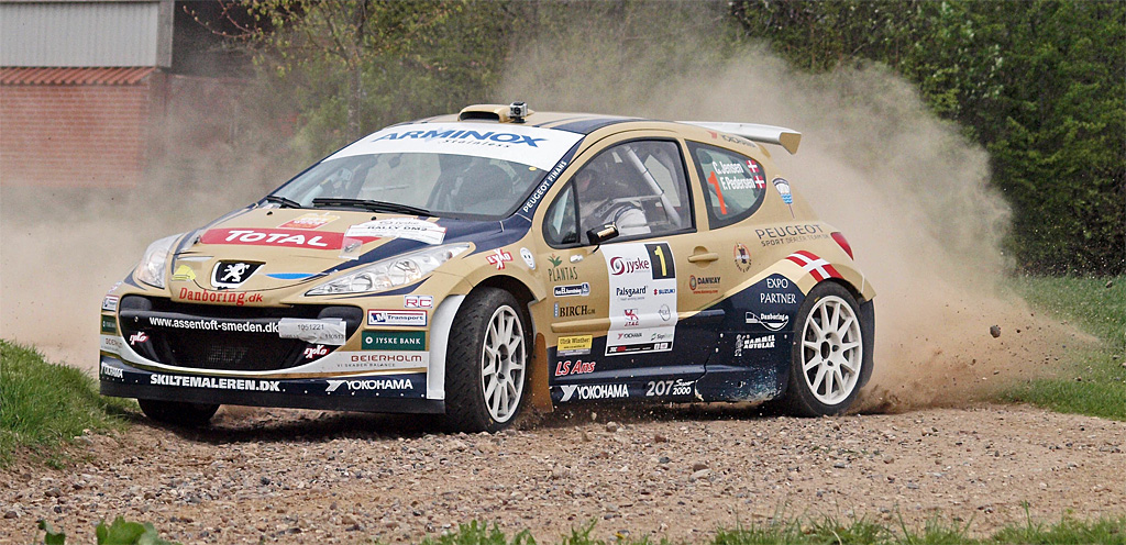 Christian K. Jensen og Freddy Pedersen fik servoproblemer omkring Juelsminde, men har svoret revanche i Himmerland med deres Peugeot 207 Super 2000
(Foto: Åge Keseler Kirketerp)